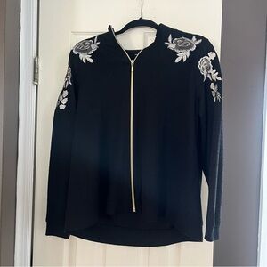 Women’s Chico’s Zenergy Black Lightweight Zip Up Sweater Jacket Size 2